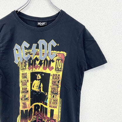 古着 used　AC/DC　半袖オリジナルバンドプリントTシャツ　カジュアルデザイン　クルーネック　黒　ブラック　レトロ　Sサイズ