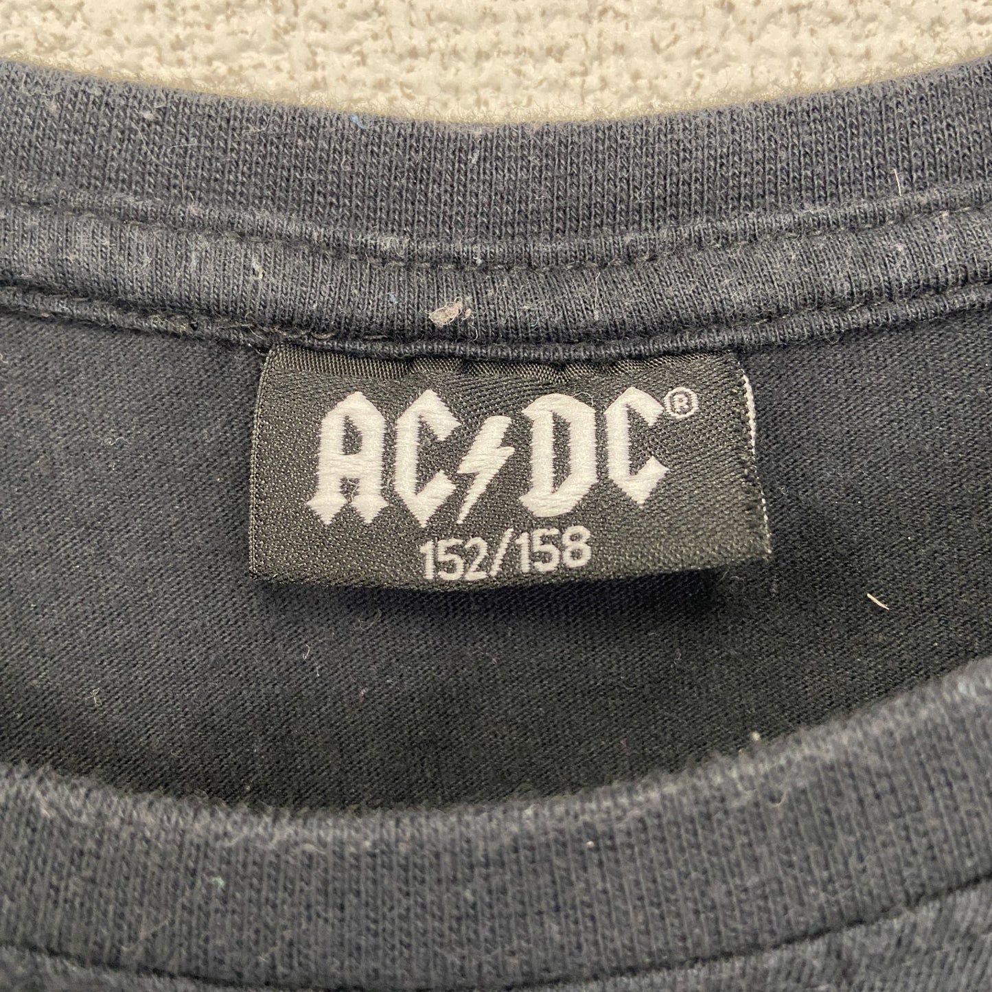 古着 used　AC/DC　半袖オリジナルバンドプリントTシャツ　カジュアルデザイン　クルーネック　黒　ブラック　レトロ　Sサイズ