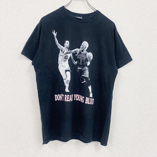 GILDAN　ギルダン　カイリーアービング　半袖プリントTシャツ　黒　ブラック　Mサイズ