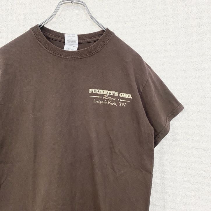 GILDAN　ギルダン　半袖バックプリントフォトTシャツ　Puckett's Grocery　アーチプリント　茶　ブラウン　Sサイズ