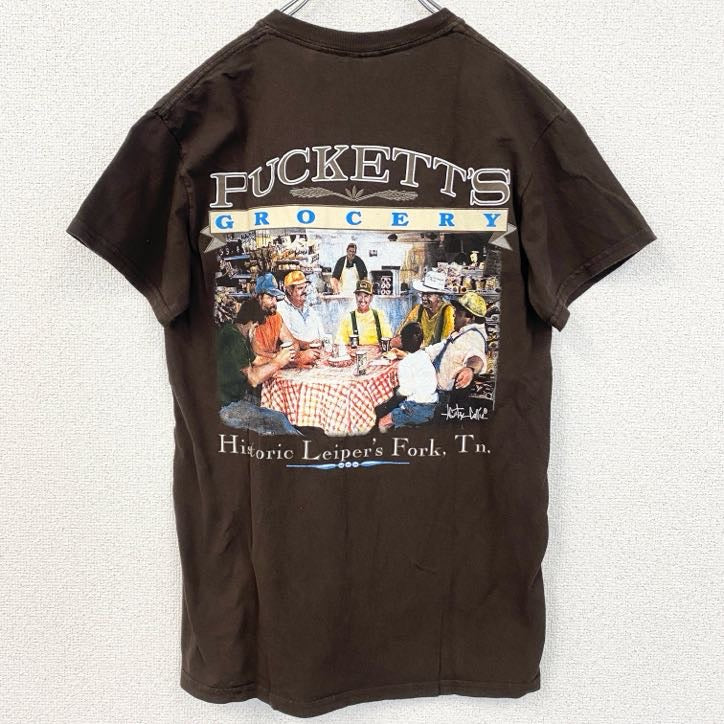 GILDAN　ギルダン　半袖バックプリントフォトTシャツ　Puckett's Grocery　アーチプリント　茶　ブラウン　Sサイズ