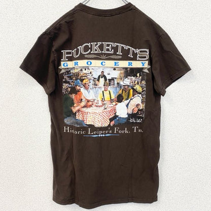 GILDAN　ギルダン　半袖バックプリントフォトTシャツ　Puckett's Grocery　アーチプリント　茶　ブラウン　Sサイズ