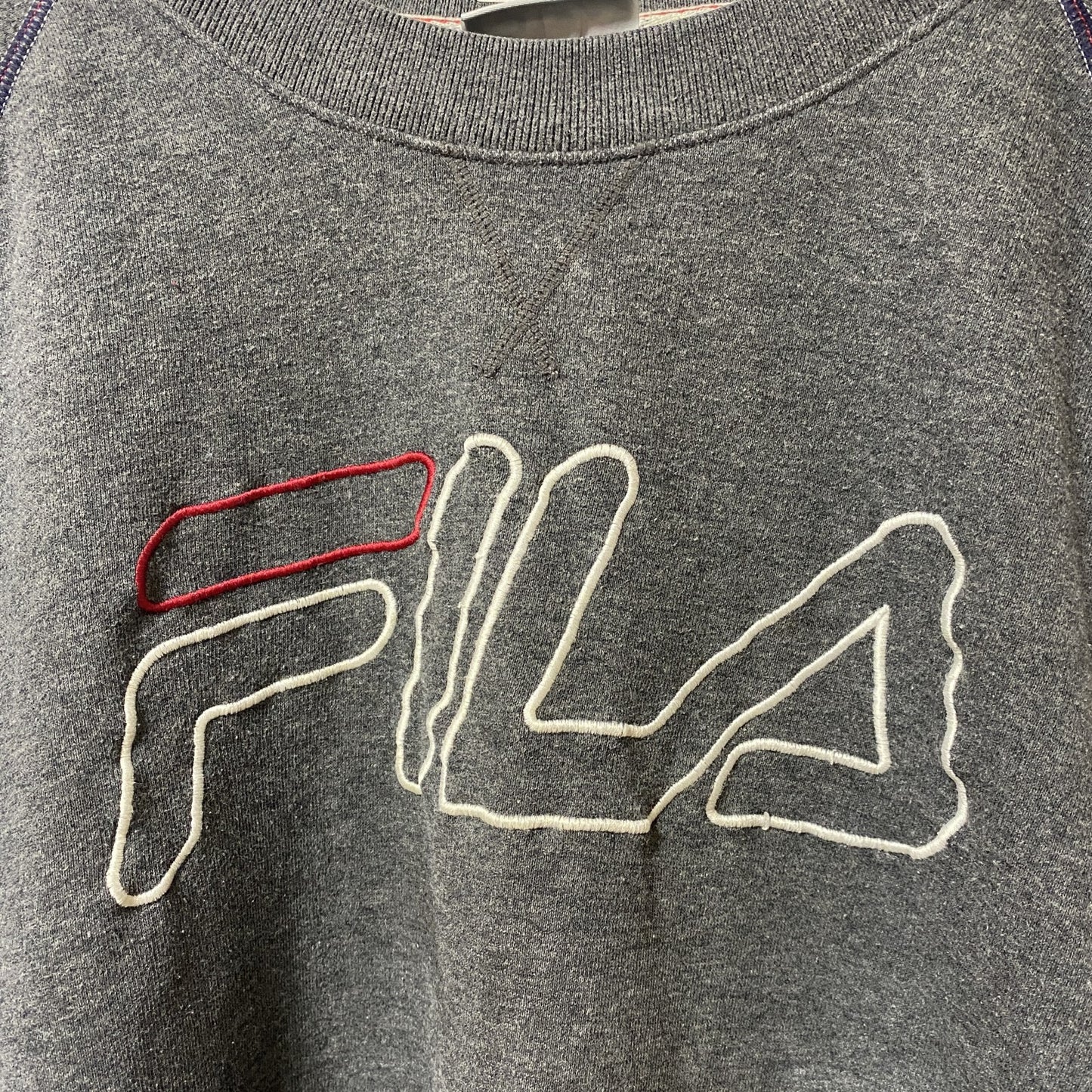 古着 used　FILA フィラ　長袖ビッグ刺繡ロゴデザインスウェット　トレーナー　クルーネック　　グレー　XLサイズ