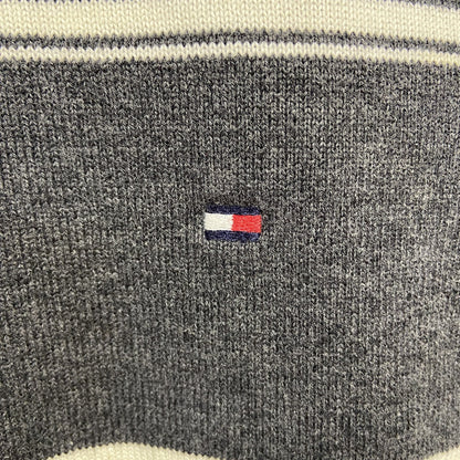 古着 used　TOMMYHILFIGER　トミーヒルフィガー　長袖ボーダー柄ニット　セーター　Vネック　ワンポイント刺　グレー