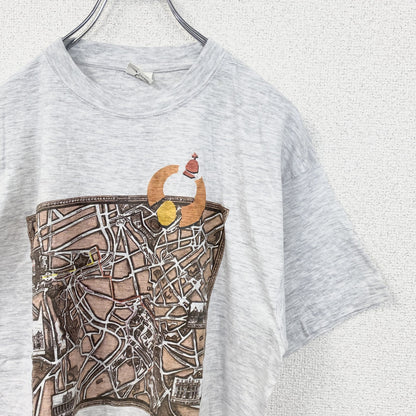古着 used　半袖バックプリントTシャツ　地図　シングルステッチ　90s　ビンテージ　レトロ　ライトグレー　XLサイズ