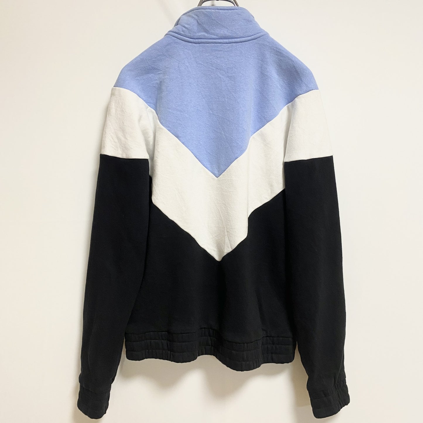 古着 used　FILA　フィラ　長袖ハーフジップ切り替えスウェット　トレーナー　ワンポイント刺繍　水色　白　黒　Mサイズ