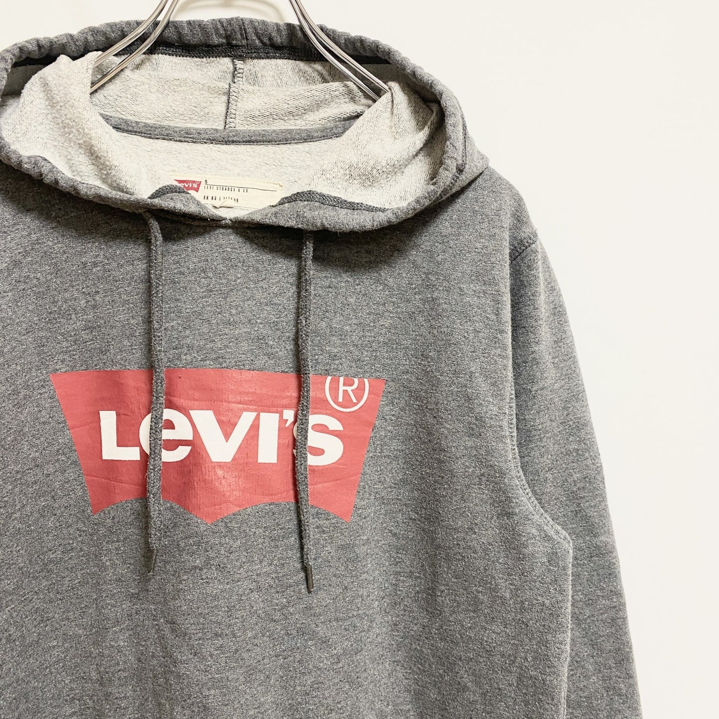 古着 used　Levi’s　リーバイス　長袖ロゴプリントパーカー　スウェットフーディ　グレー　秋冬服　Sサイズ