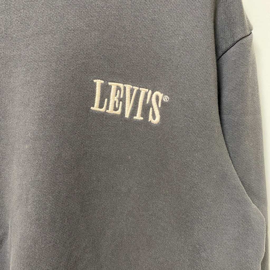 古着 used　Levi’s リーバイス　長袖ワンポイント刺スウェット　トレーナー　クルーネック　グレー　シンプル　Mサイズ