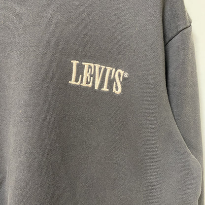 古着 used　Levi’s リーバイス　長袖ワンポイント刺スウェット　トレーナー　クルーネック　グレー　シンプル　Mサイズ