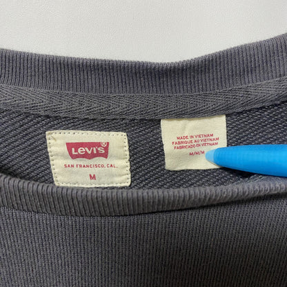 古着 used　Levi’s リーバイス　長袖ワンポイント刺スウェット　トレーナー　クルーネック　グレー　シンプル　Mサイズ