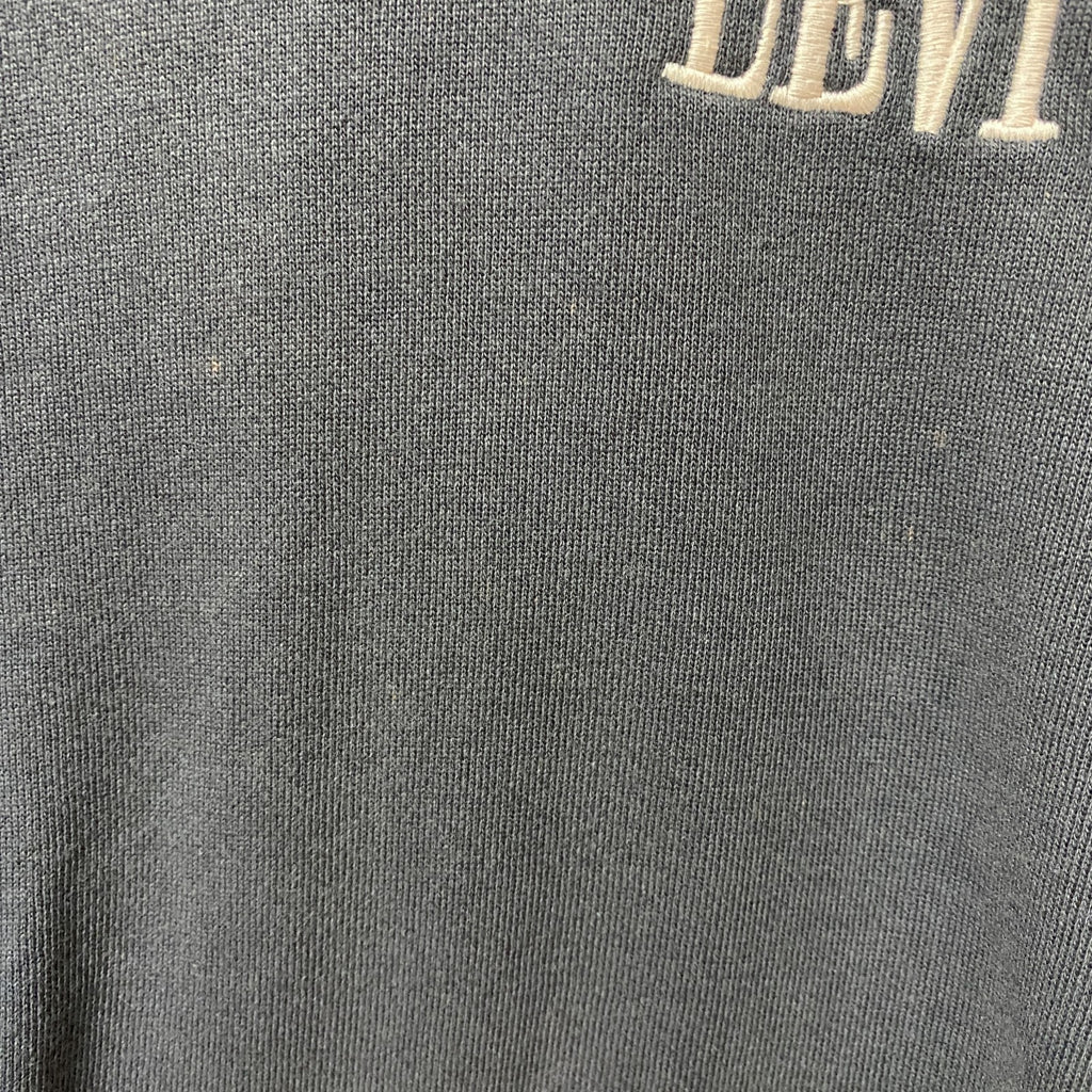 古着 used　Levi’s リーバイス　長袖ワンポイント刺スウェット　トレーナー　クルーネック　グレー　シンプル　Mサイズ