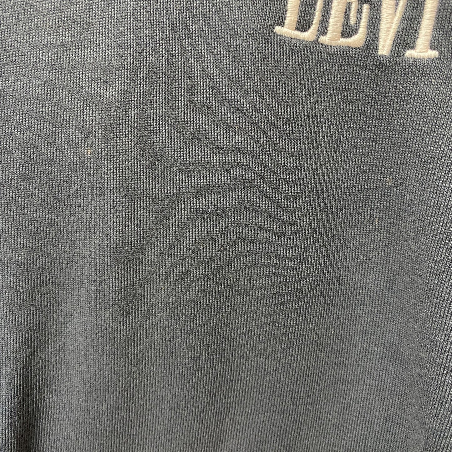 古着 used　Levi’s リーバイス　長袖ワンポイント刺スウェット　トレーナー　クルーネック　グレー　シンプル　Mサイズ
