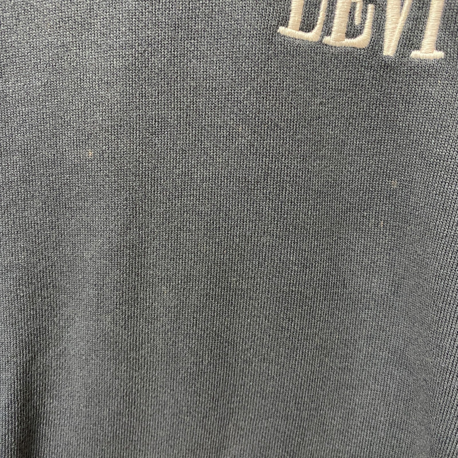 古着 used　Levi’s リーバイス　長袖ワンポイント刺スウェット　トレーナー　クルーネック　グレー　シンプル　Mサイズ