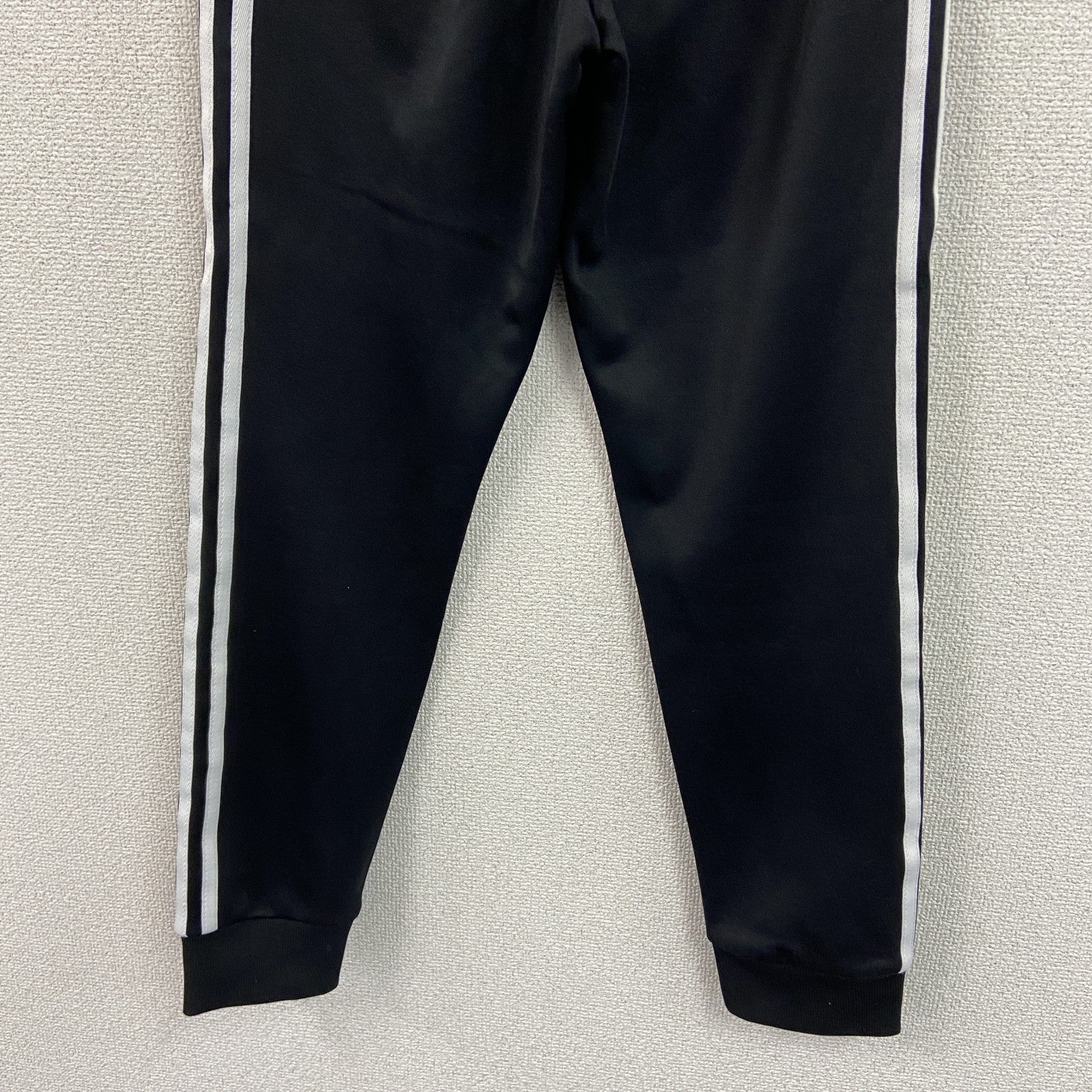 adidas　アディダス　トラックパンツ　ジャージパンツ　黒　ブラック　Sサイズ