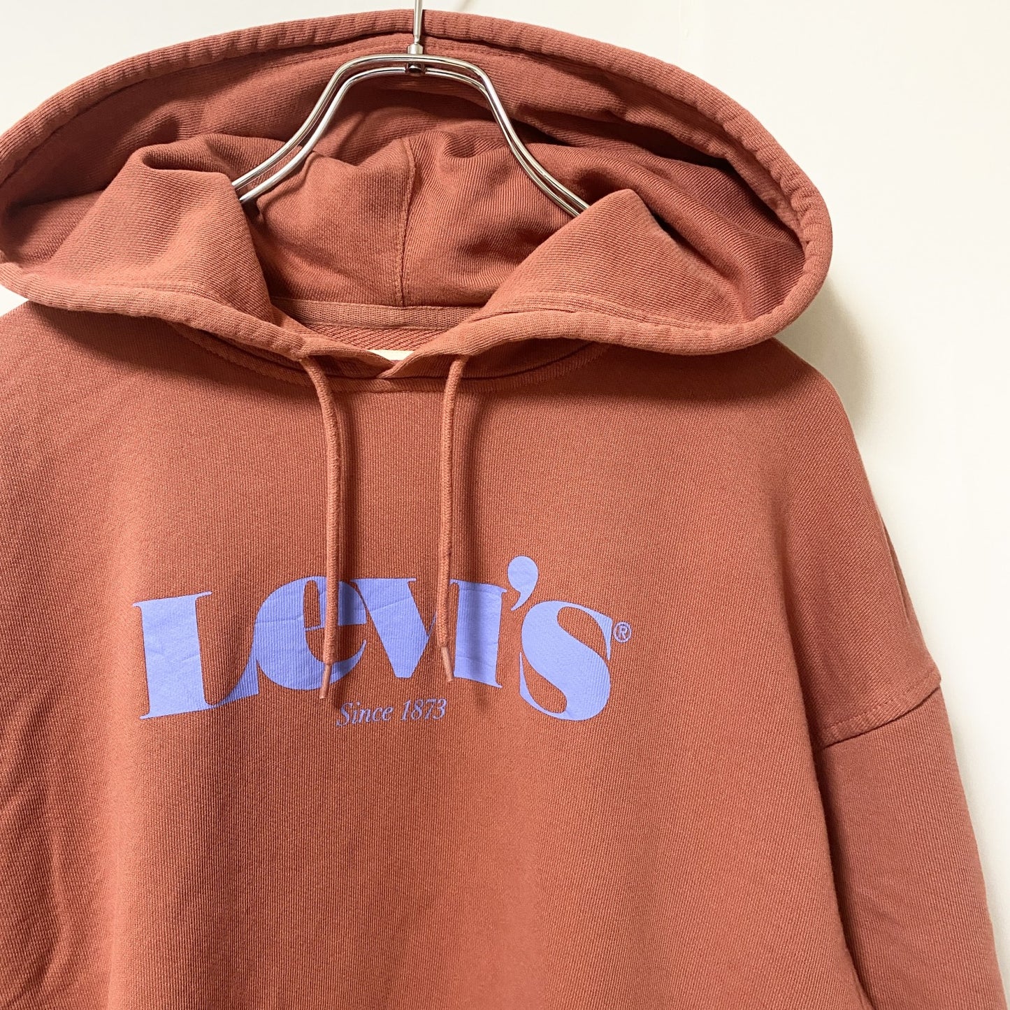 古着 used　Levi’s リーバイス　長袖ロゴプリントパーカー　スウェットフーディ　オレンジ　カジュアル　Lサイズ