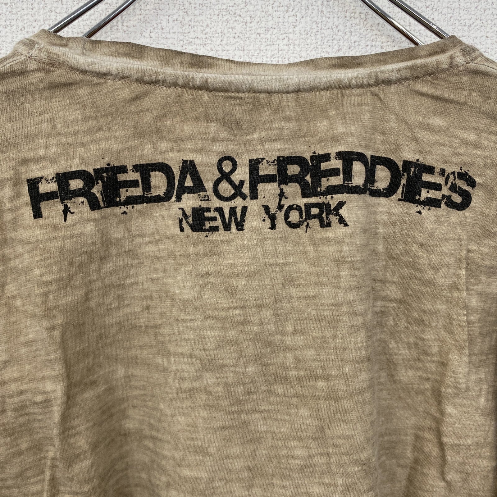 古着 used　FRIEDA & FREDDIES　NEW　YORK　長袖プリントTシャツ　キャラクター　ベージュ　XSサイズ