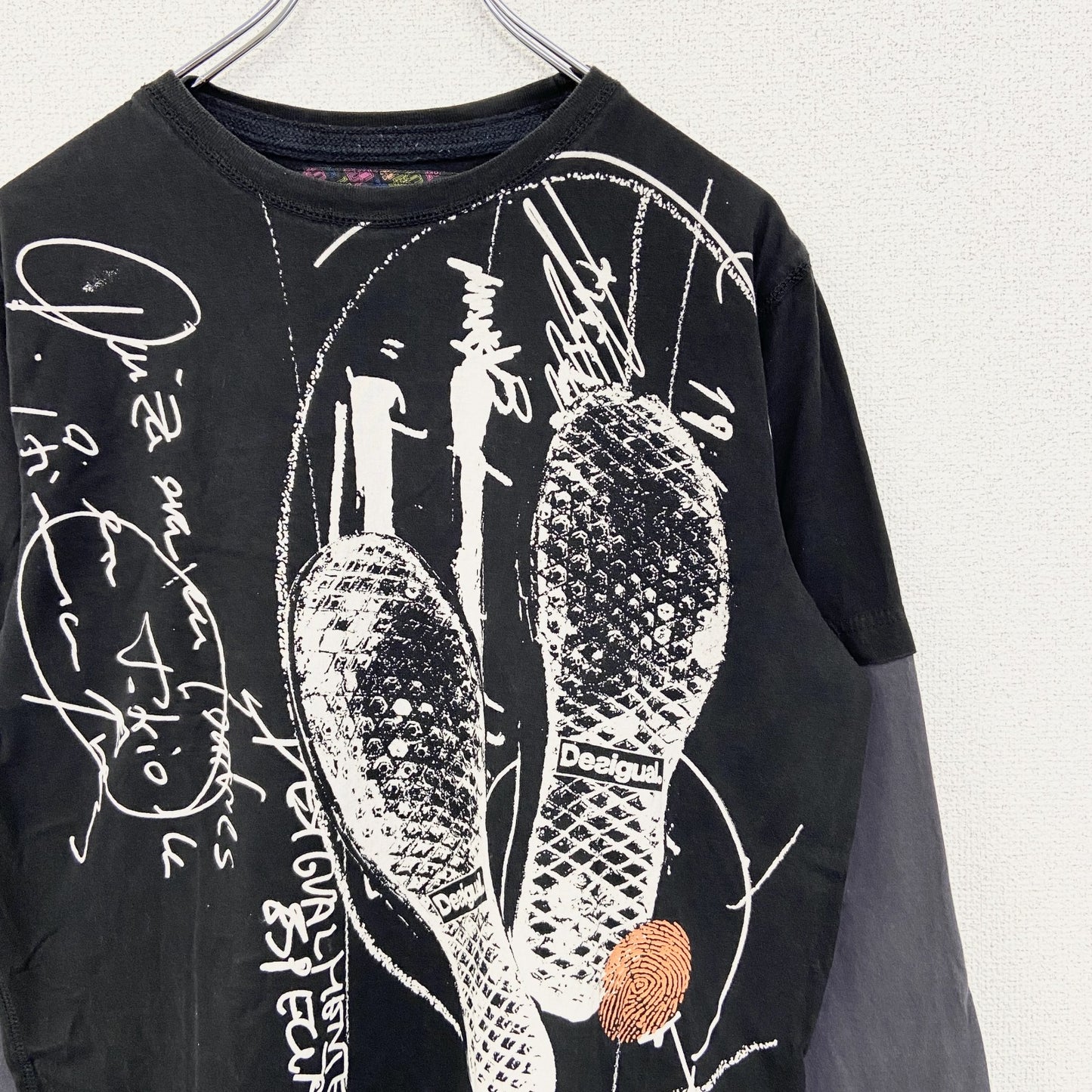 古着 used　Desigual　長袖プリントTシャツ　カジュアルデザイン　クルーネック　バイカラー　黒　ネイビー　Mサイズ