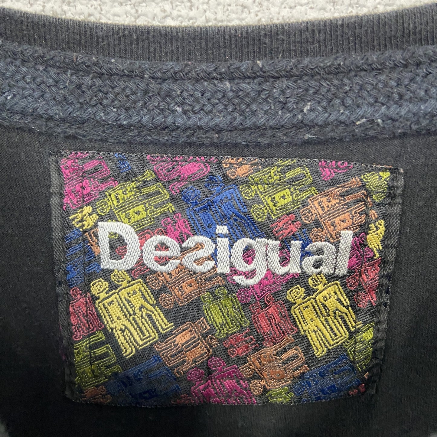 古着 used　Desigual　長袖プリントTシャツ　カジュアルデザイン　クルーネック　バイカラー　黒　ネイビー　Mサイズ
