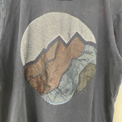 古着 used　GARCIA　半袖プリントTシャツ　地形　山　クルーネック　レトロデザイン　黒　ブラック　Mサイズ　