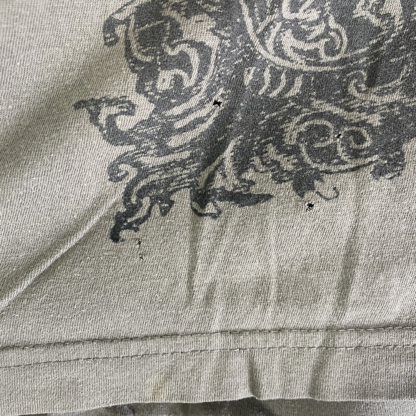 古着 used　ノーブランド　半袖プリントTシャツ　スカル　エレキギター　ロックデザイン　クルーネック　カーキ色　Mサイズ