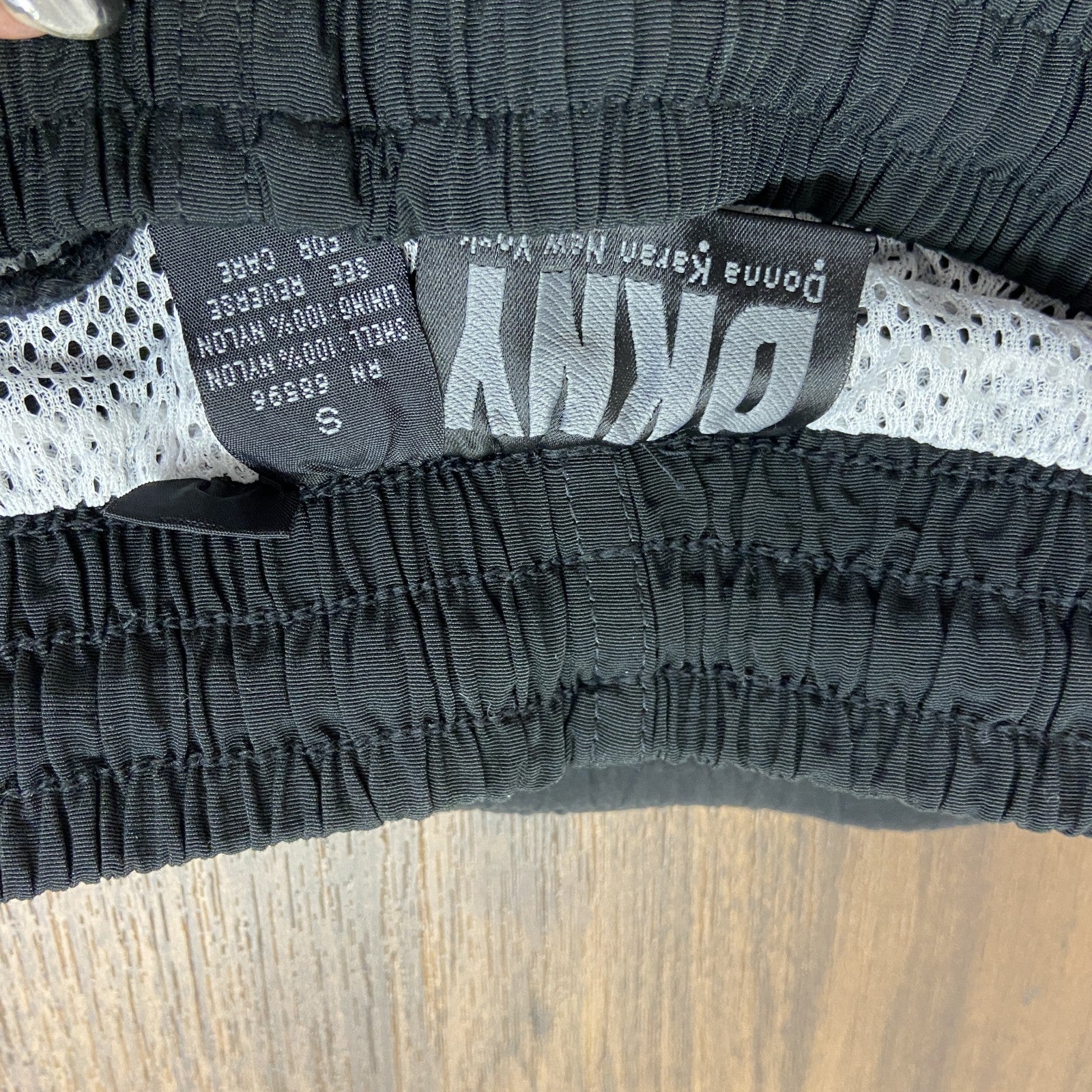 DKNY　ディーケーエヌワイ　ハーフナイロンパンツ/ショートパンツ　ランニングパンツ　黒　ブラック　Sサイズ