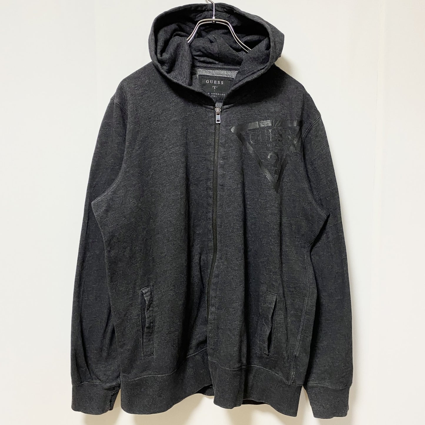 古着 used　GUESS ゲス　長袖フルジップアップパーカー　スウェットフーディー　グレー　ワンポイントロゴデザイン　Lサイズ