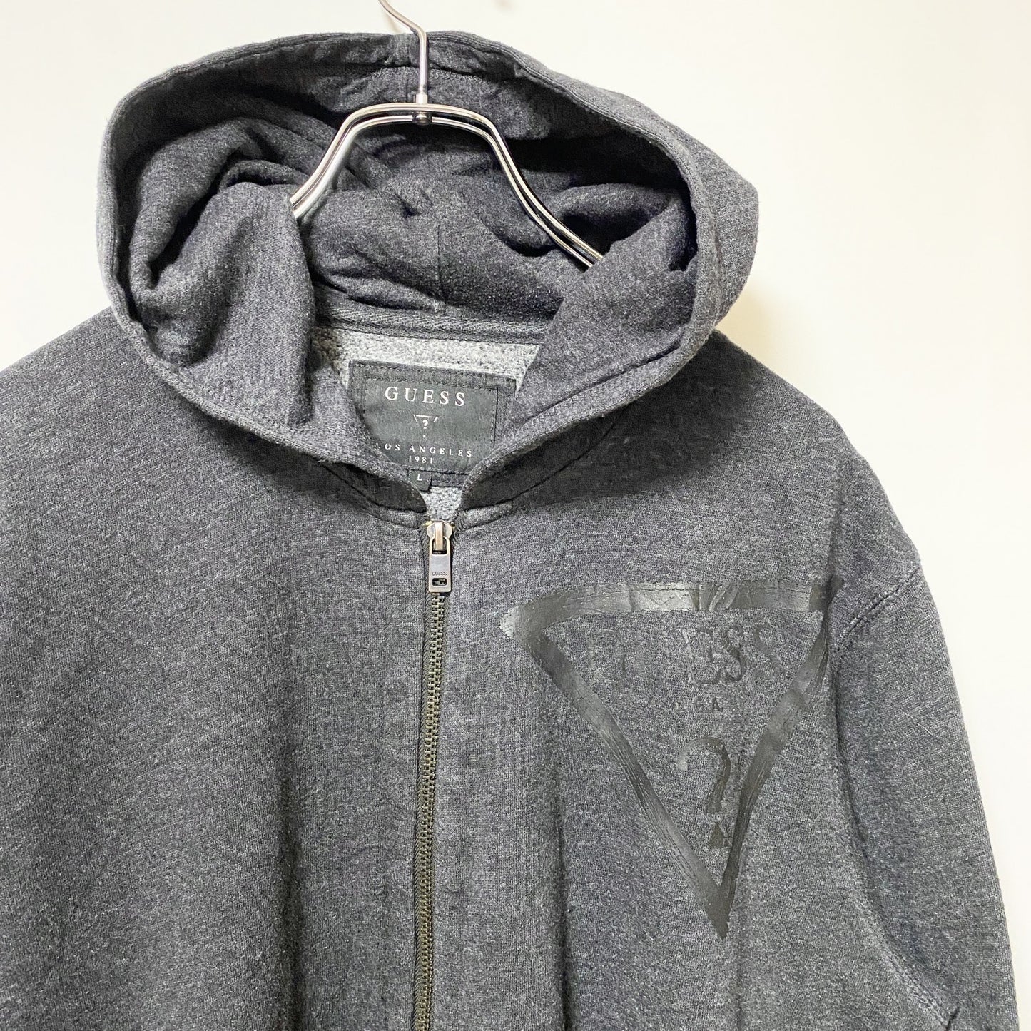 古着 used　GUESS ゲス　長袖フルジップアップパーカー　スウェットフーディー　グレー　ワンポイントロゴデザイン　Lサイズ