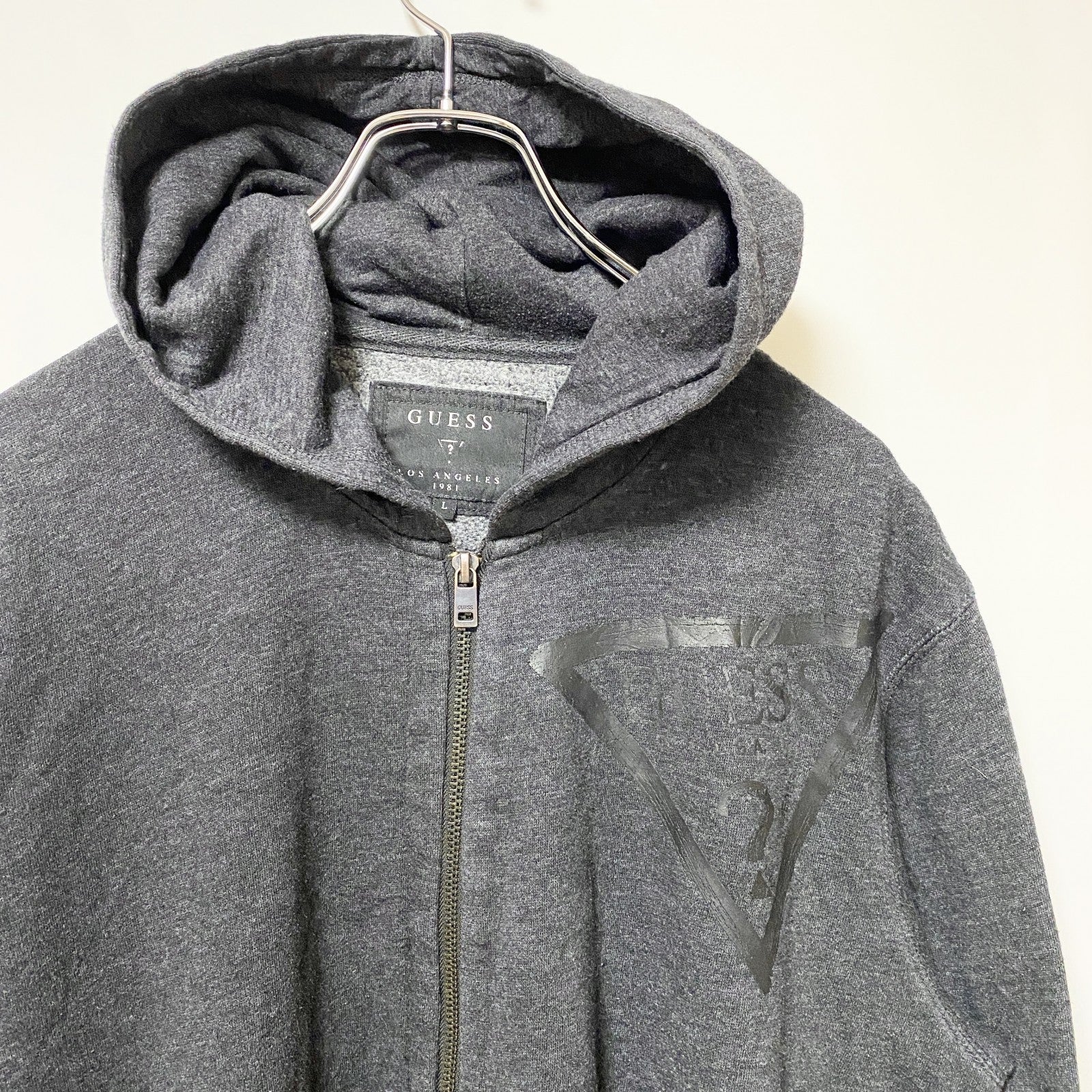 古着 used　GUESS ゲス　長袖フルジップアップパーカー　スウェットフーディー　グレー　ワンポイントロゴデザイン　Lサイズ