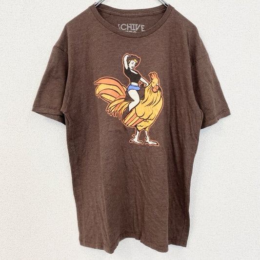 古着 used　CHIVE TEES　半袖プリントTシャツ　鶏　カウガール　レトロデザイン　クルーネック　茶　ブラウン　Lサイズ