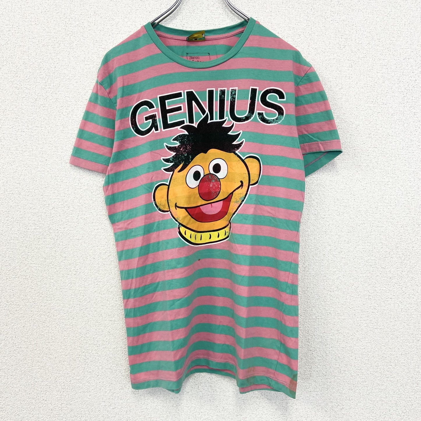 古着 used　SESAME STREET　半袖オリジナルプリントTシャツ　アーニー　ボーダー柄　バイカラー　ピンク　緑　Lサイズ