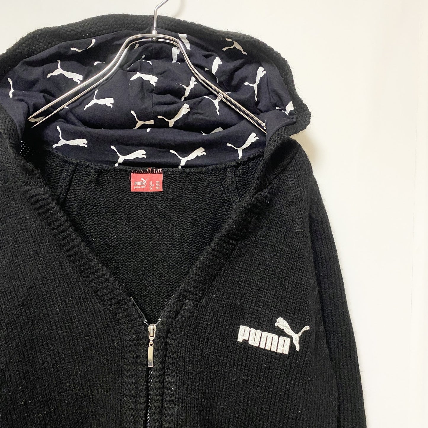 古着 used　PUMA プーマ　長袖ニットパーカー　フルジップ　フーディ　ワンポイント刺繍　黒　ブラック　Mサイズ
