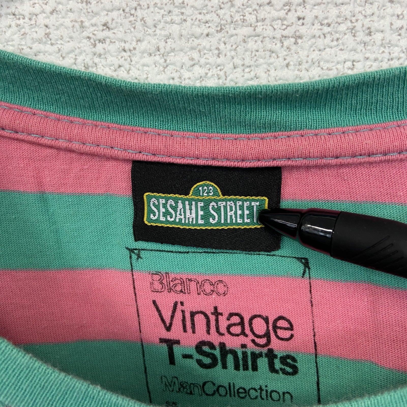 古着 used　SESAME STREET　半袖オリジナルプリントTシャツ　アーニー　ボーダー柄　バイカラー　ピンク　緑　Lサイズ