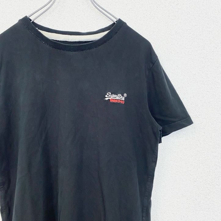 古着 used　SuperDry　極度乾燥　半袖ワンポイントロゴTシャツ　クルーネック　レトロデザイン　黒　ブラック　XSサイズ