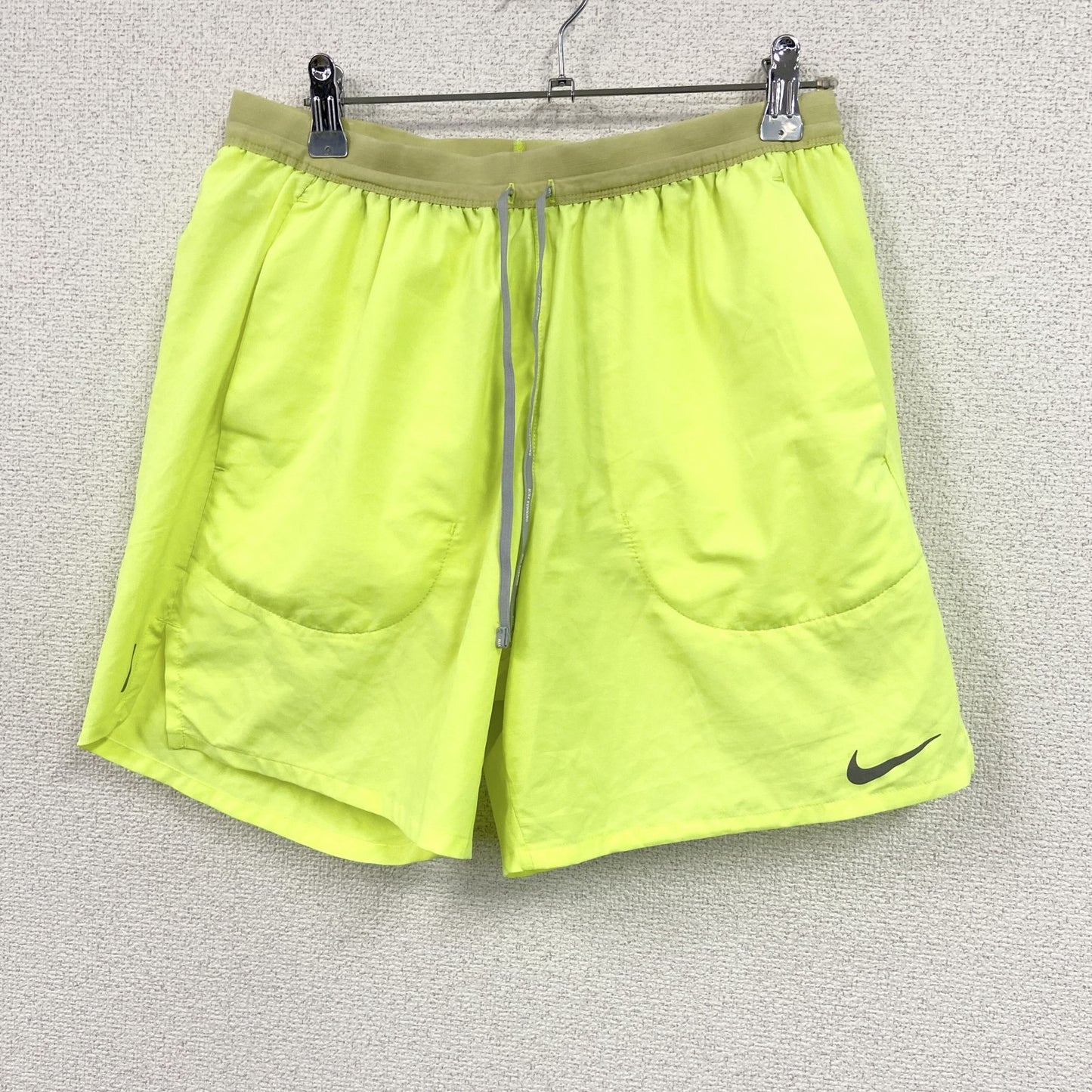 NIKE　ナイキ　ハーフパンツ/ショートパンツ　ランニングパンツ　黄色　蛍光イエロー　Mサイズ