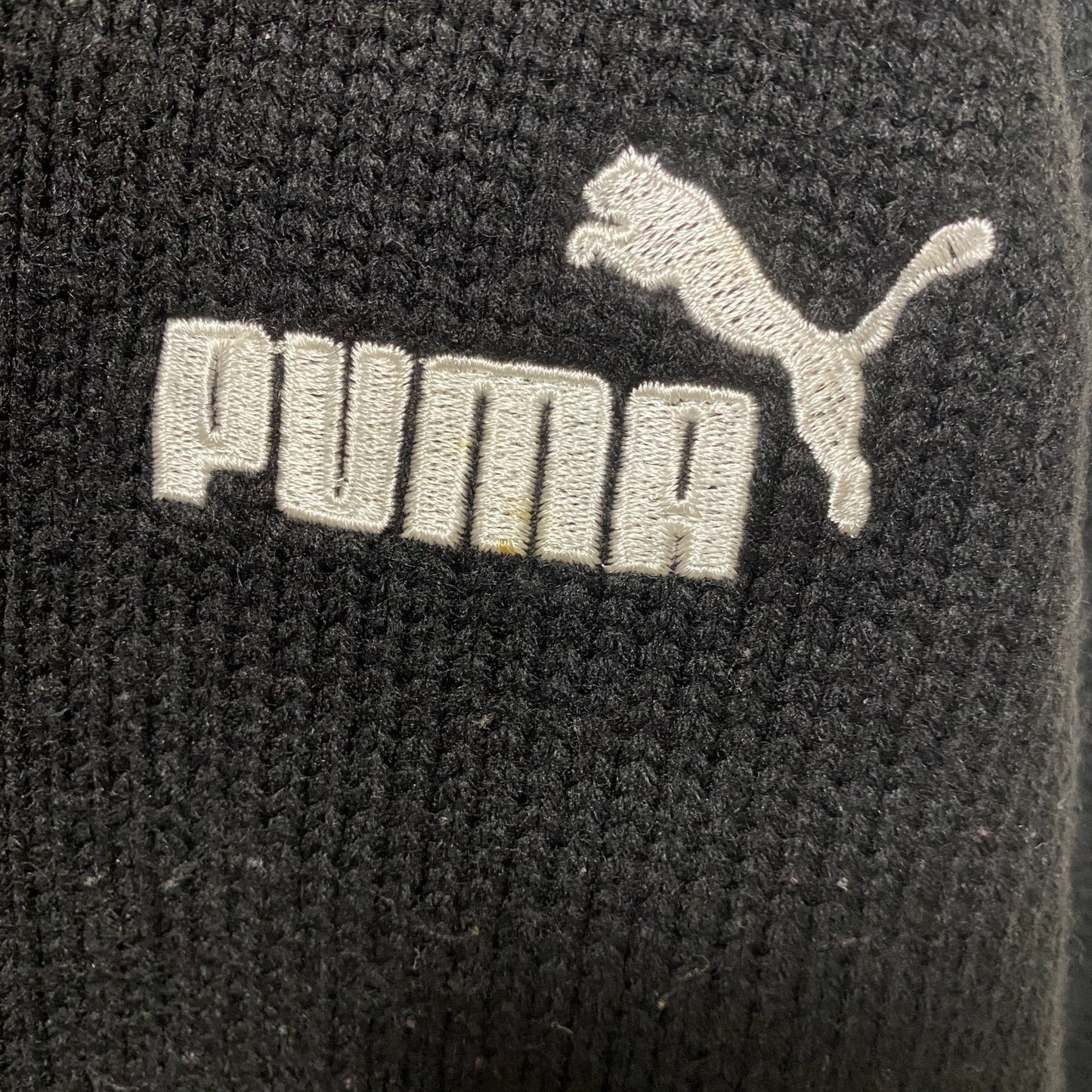 古着 used　PUMA プーマ　長袖ニットパーカー　フルジップ　フーディ　ワンポイント刺繍　黒　ブラック　Mサイズ