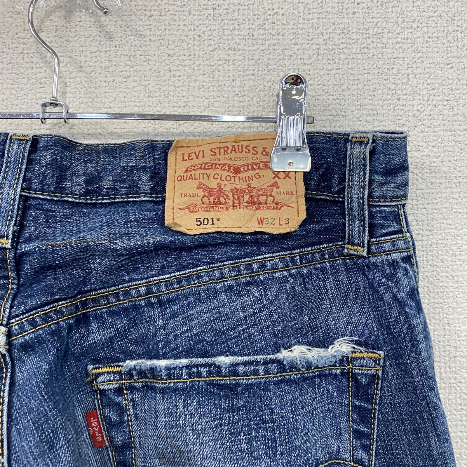 Levi’s　リーバイス　501　ダメージデニムパンツ/ジーンズ　ボタンフライ　縦落ち　鬼ヒゲ　インディゴ　W32サイズ