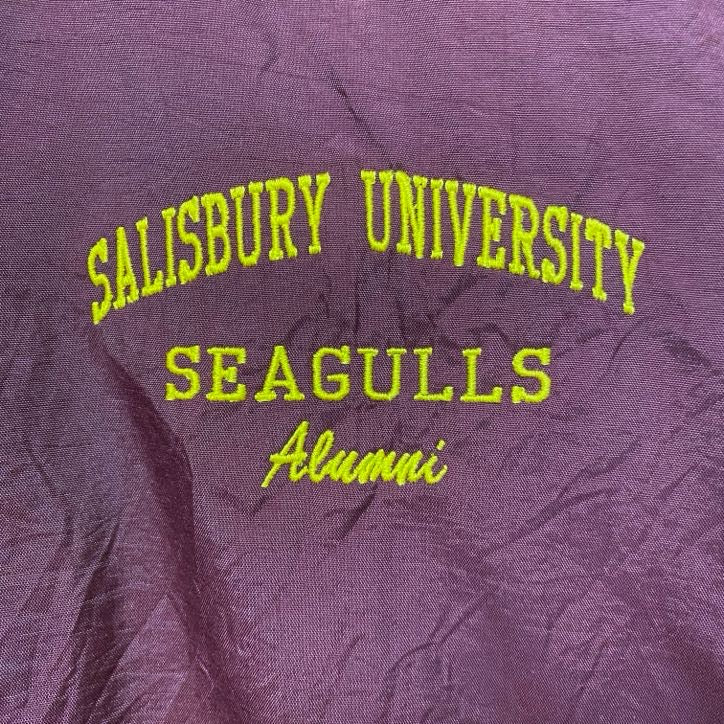 古着 used　PORT AUTHORITY　長袖カレッジロゴ刺繍ブルゾン　ソールズベリー大学　ビッグシルエット　5XLサイズ