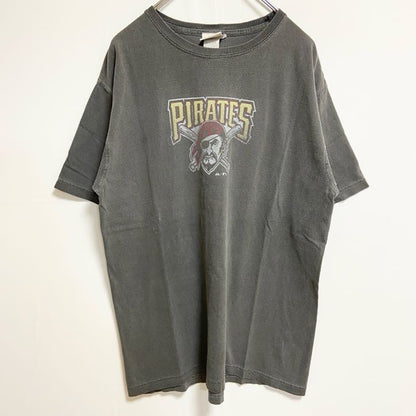 古着 used　MLB メジャーリーグ　ピッツバーグ・パイレーツ　半袖プリントTシャツ　クルーネック　ドクロ　グレー　Mサイズ