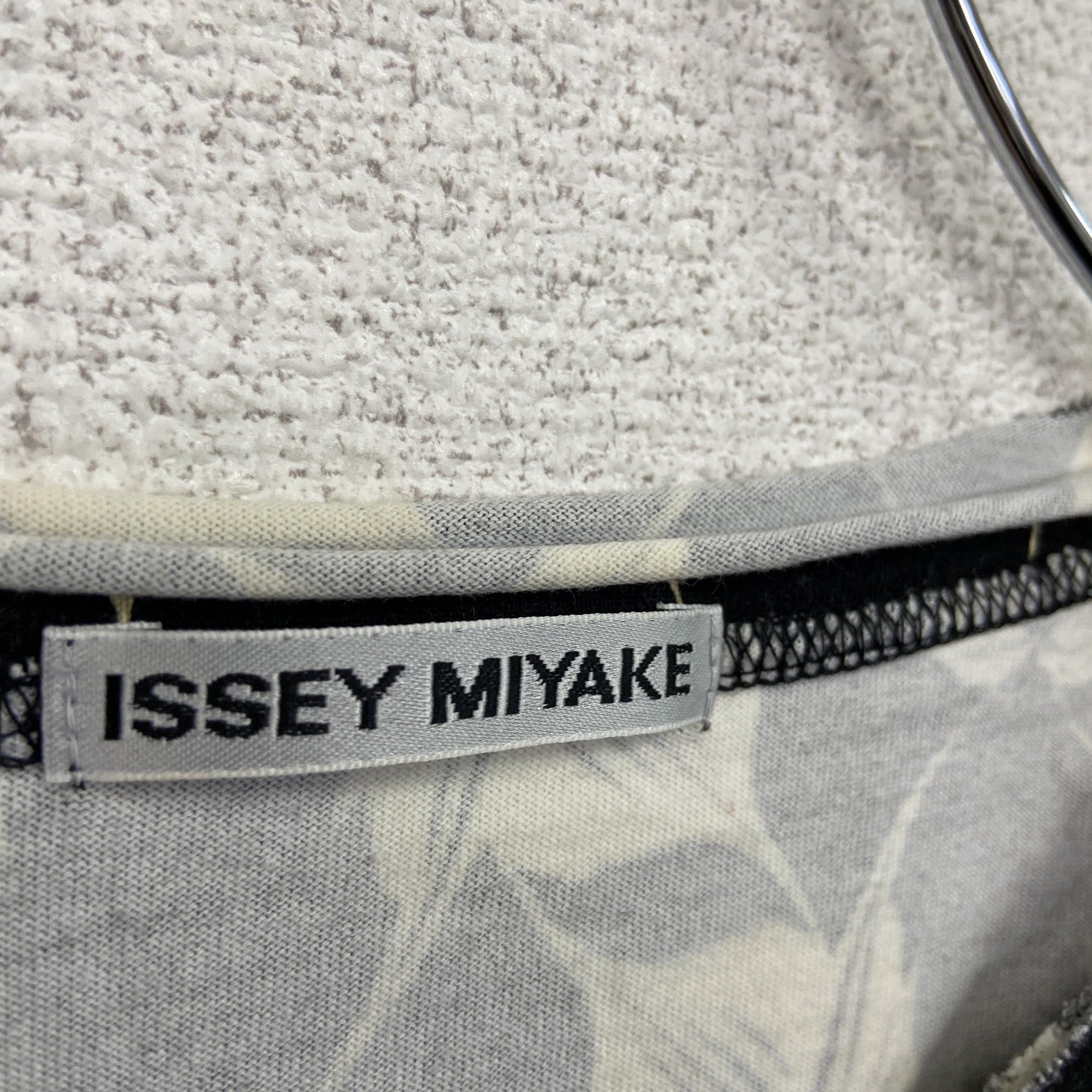 ISSEY MIYAKE　イッセイミヤケ　半袖プリントTシャツ　総柄　花柄　黒　ブラック