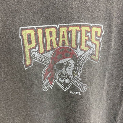 古着 used　MLB メジャーリーグ　ピッツバーグ・パイレーツ　半袖プリントTシャツ　クルーネック　ドクロ　グレー　Mサイズ