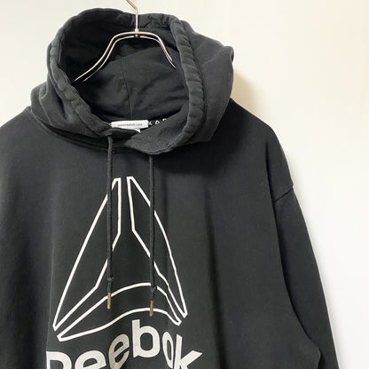 古着 used　Reebok リーボック　長袖ビッグロゴデザインパーカー　スウェットフーディ　黒　ルーズフィット　XXLサイズ