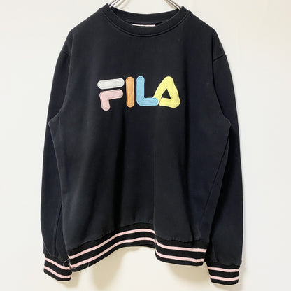 古着 used　FILA フィラ　長袖ビッグロゴカラフルデザインスウェット　トレーナー　クルーネック　ブラック　Ｌサイズ