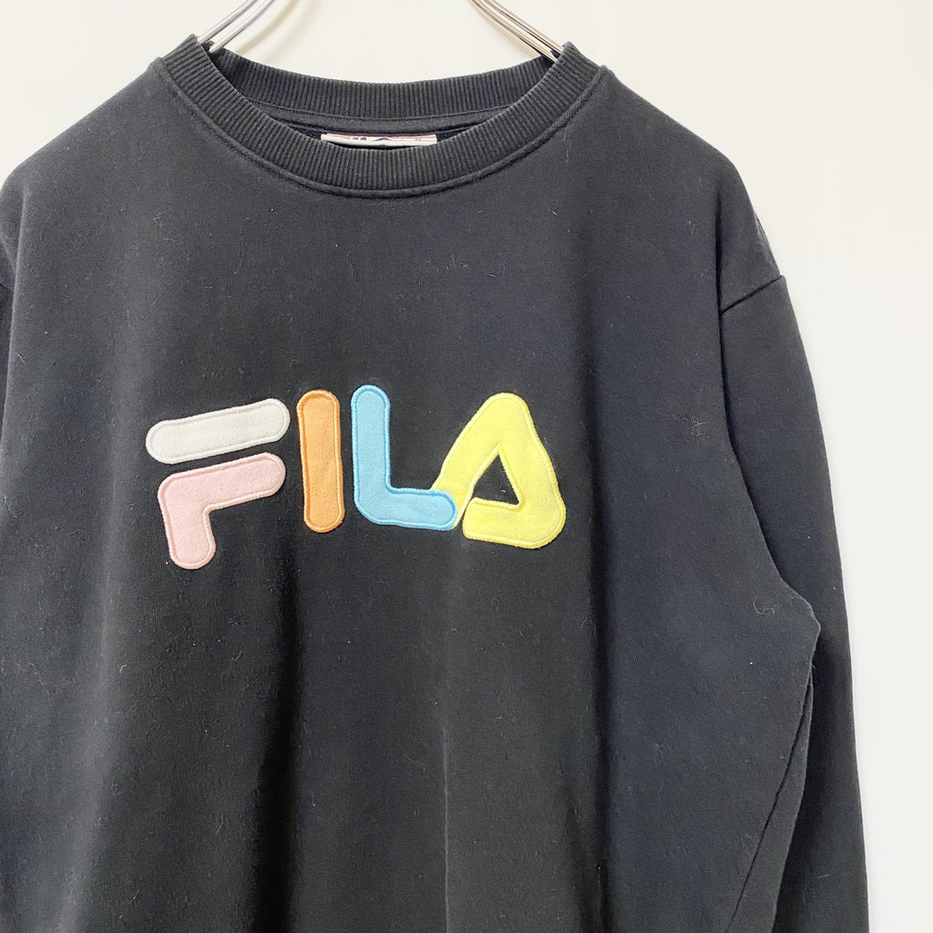 古着 used　FILA フィラ　長袖ビッグロゴカラフルデザインスウェット　トレーナー　クルーネック　ブラック　Ｌサイズ