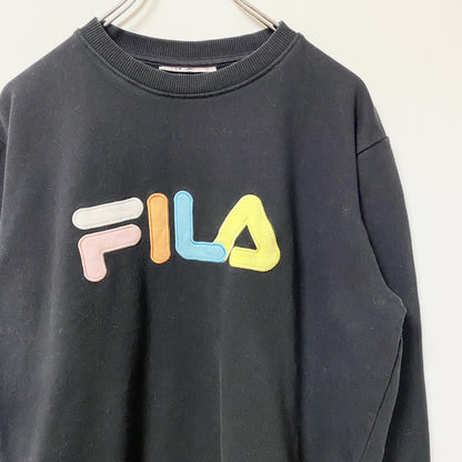 古着 used　FILA フィラ　長袖ビッグロゴカラフルデザインスウェット　トレーナー　クルーネック　ブラック　Ｌサイズ