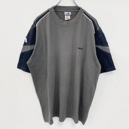 古着 used　adidas アディダス　万国旗タグ　半袖ワンポイントロゴ刺繍Tシャツ　ライン　グレー　ビックシルエット