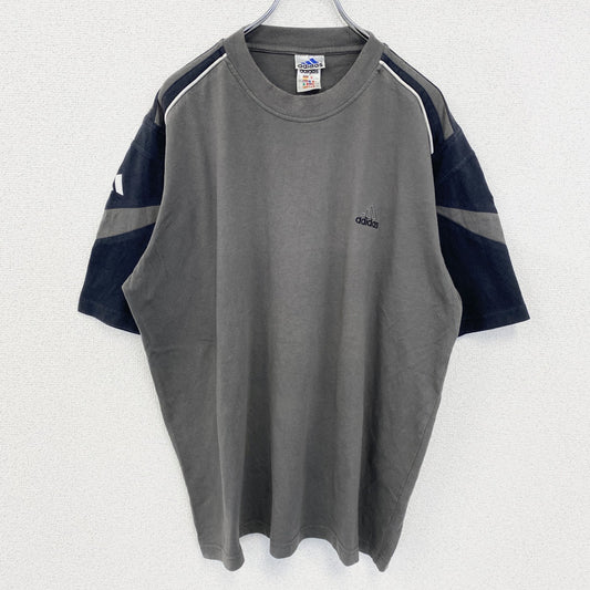 古着 used　adidas アディダス　万国旗タグ　半袖ワンポイントロゴ刺繍Tシャツ　ライン　グレー　ビックシルエット