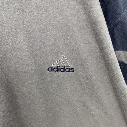 古着 used　adidas アディダス　万国旗タグ　半袖ワンポイントロゴ刺繍Tシャツ　ライン　グレー　ビックシルエット