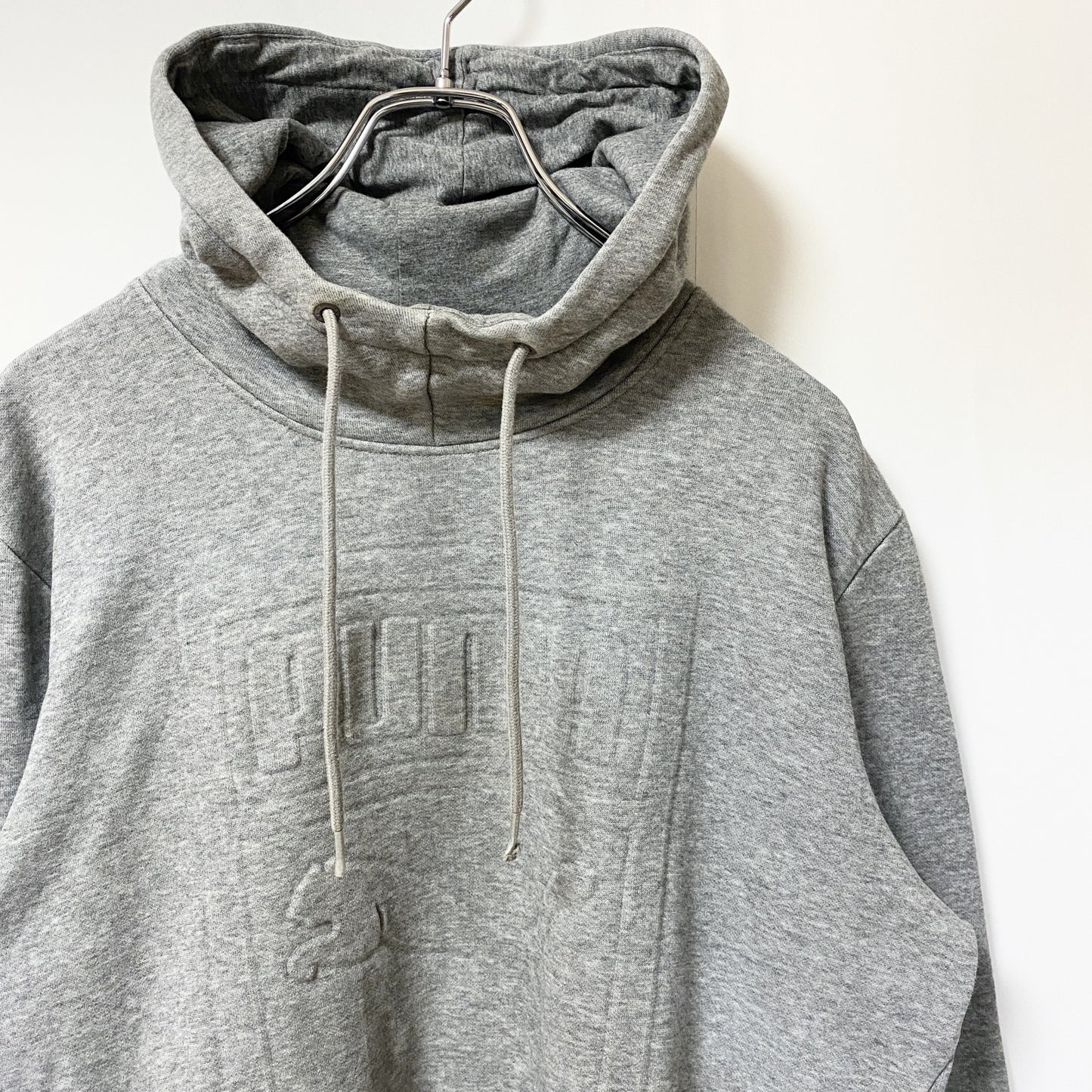 古着 used　PUMA プーマ　長袖ビッグロゴデザインパーカー　スウェットフーディ　グレー　カジュアル　前ポケット　Mサイズ