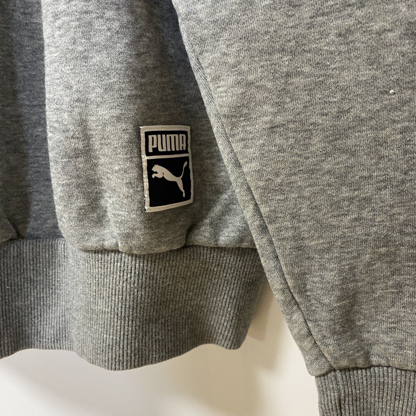 古着 used　PUMA プーマ　長袖ビッグロゴデザインパーカー　スウェットフーディ　グレー　カジュアル　前ポケット　Mサイズ