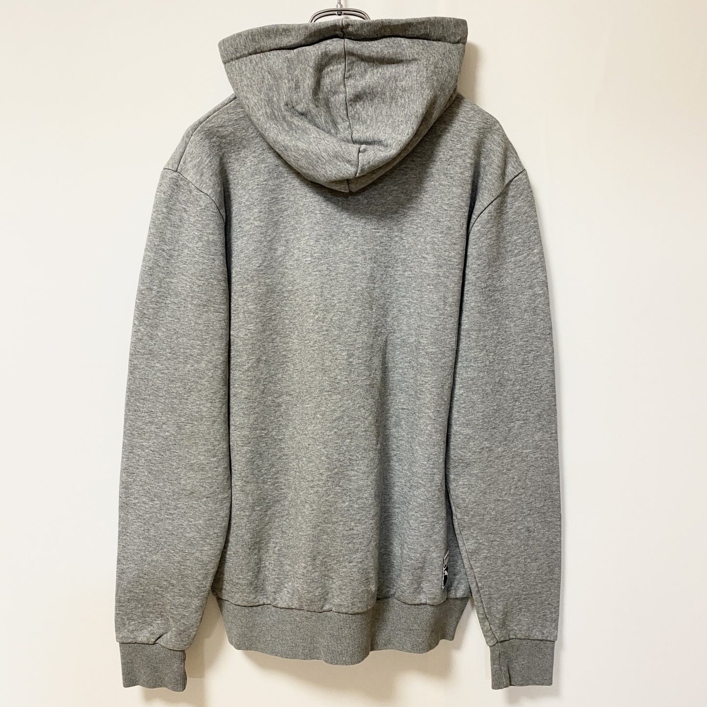 古着 used　PUMA プーマ　長袖ビッグロゴデザインパーカー　スウェットフーディ　グレー　カジュアル　前ポケット　Mサイズ